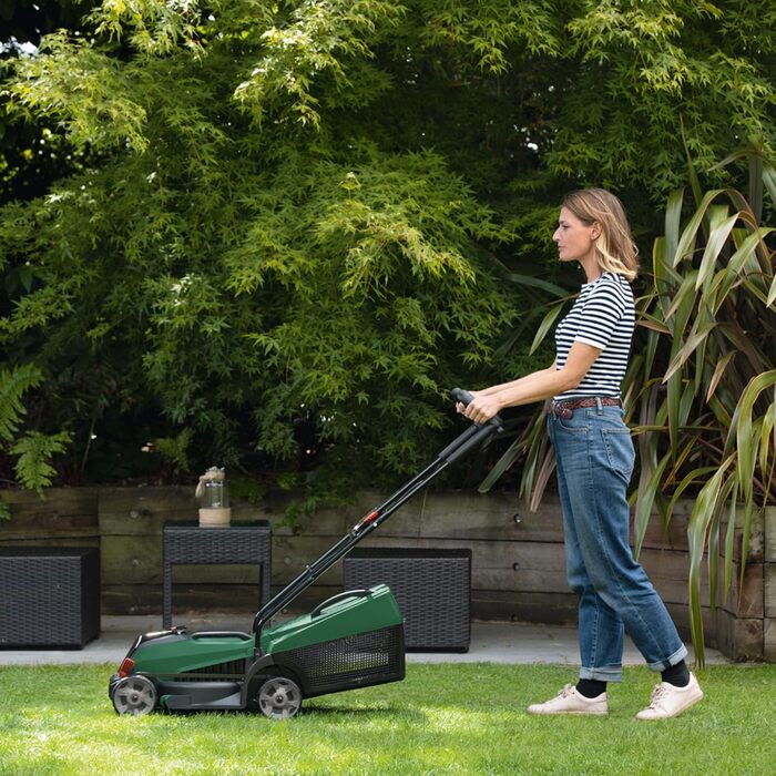 Акумуляторна газонокосарка Bosch для дому та саду Bosch CityMower 18V-32-300 (система 18 вольт, система P4A, акумулятор 4,0 Ач, безщітковий двигун, ширина скошування 32 см, газони до 300 м, в коробці) з акумулятором 4,0 Ач і зарядним пристроєм CityMower18