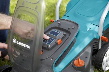 Комплект акумуляторної газонокосарки Gardena PowerMax Li-40/32 газонокосарка до 280 м, ширина зрізу 32 см, травозбірник 30 л, висота зрізу 20-60 мм, складне кермо, ергономічна ручка (5033-20) ширина зрізу 32 см40В/2,6Ач (вкл. акумулятор)