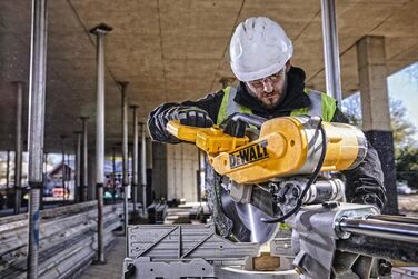 Панельна пила DEWALT 1675 Вт DWS780 у комплекті з аксесуарами - З твердосплавним полотном 305x30 мм ідеально підходить для внутрішніх робіт - Висока продуктивність різання та світлодіодний індикатор лінії різання, DWS780-QS, жовто-чорний, DEWALT DWS780-QS