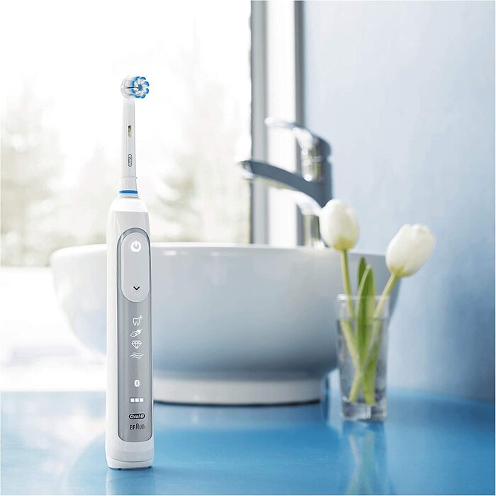 Електрична зубна щітка Oral-B Genius 8000N з додатком для визначення положення та розумного тренування, 5 програм чищення, тримач для смартфона та дорожній кейс, срібний одинарний