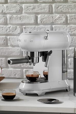 Повністю автоматична кавоварка SMEG ECF01WHEU, термоблочна система нагріву Espresso Coffee Maker забезпечує швидкий старт і точний контроль температури для заварювання кави, білого кольору