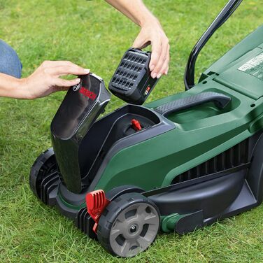 Акумуляторна газонокосарка Bosch для дому та саду Bosch CityMower 18V-32-300 (система 18 вольт, система P4A, акумулятор 4,0 Ач, безщітковий двигун, ширина скошування 32 см, газони до 300 м, в коробці) з акумулятором 4,0 Ач і зарядним пристроєм CityMower18