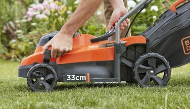 Акумуляторна газонокосарка BlackDecker BCMW3336L2 (36 В, 2,5 Ач, ширина зрізу 33 см, для газонів середнього розміру до 500 м, 5-позиційне регулювання висоти, в комплекті 2 акумулятора, зарядний пристрій, травозбірник на 35 л), помаранчевий/чорний