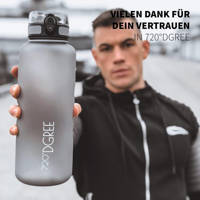 Пляшка для води 720DGREE 1л Sport 'uberBottle softTouch Sieb - Без BPA - Пляшка для води для універі, роботи, фітнесу, велосипеда, активного відпочинку, роботи - спортивна пляшка з тритану - легка, ударостійка, багаторазова (2000 мл, 01 Кам'яний сірий - С