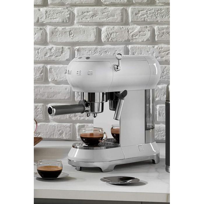 Повністю автоматична кавоварка SMEG ECF01WHEU, термоблочна система нагріву Espresso Coffee Maker забезпечує швидкий старт і точний контроль температури для заварювання кави, білого кольору