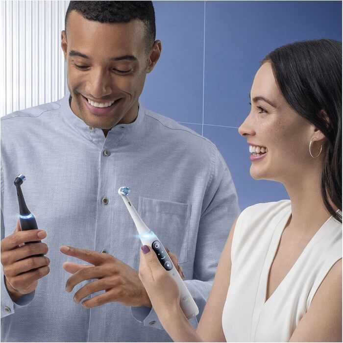 Електрична зубна щітка Oral-B Pro iO 8, фіолетова