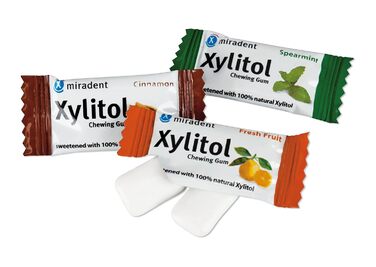 Жувальна гумка miradent Xylitol Об'ємна коробка 200 шт. веганська жувальна гумка з ксилітом Жувальна гумка для догляду за зубами для дітей та дорослих без аспартаму, сорбіту, лактози, діоксиду титану Профілактика карієсу без цукру