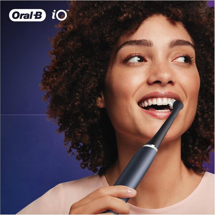 Щітки для чищення Oral-B iO Ultimate для електричної зубної щітки, 4 шт. и, Ultimate Tooth Cleaning з технологією iO, Насадка для зубних щіток Oral-B, чорна, 4 упаковки 4 шт. и (1 упаковка)