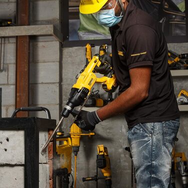 Акумуляторний комбінований перфоратор DEWALT SDS Plus XR (з пневматичним ударним механізмом і безщітковим двигуном для різних видів свердління та легких довбальних робіт, 1 акумуляторний перфоратор Li-Ion 18 В) DCH133NT