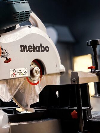 Поперечна пила Metabo KGS 315 Plus (1600 Вт, пила з функцією протягування, макс. Ширина різання 90/45 320 / 223 мм, макс. Глибина різання 90/45 120 / 76 мм, вкл. висувний подовжувач столу) 0103150000