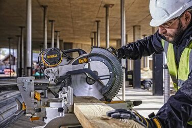 Панельна пила DEWALT 1675 Вт DWS780 у комплекті з аксесуарами - З твердосплавним полотном 305x30 мм ідеально підходить для внутрішніх робіт - Висока продуктивність різання та світлодіодний індикатор лінії різання, DWS780-QS, жовто-чорний, DEWALT DWS780-QS