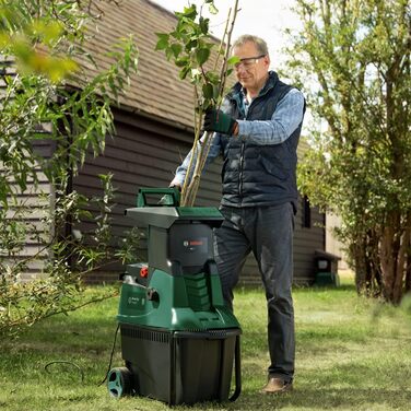 Безшумний подрібнювач Bosch AXT 25 D (2 500 Вт підходить для твердої деревини та колючих кущів вбудований 53-літровий контейнер для збору в коробці)