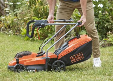 Акумуляторна газонокосарка BlackDecker BCMW3318N (працює від 2 шт. 18В акумуляторів, ширина зрізу 33 см, для малих і середніх газонів площею до 250 м, 5-позиційне регулювання висоти, поставляється без акумулятора та зарядного пристрою)