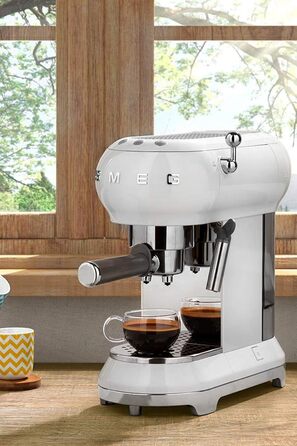 Повністю автоматична кавоварка SMEG ECF01WHEU, термоблочна система нагріву Espresso Coffee Maker забезпечує швидкий старт і точний контроль температури для заварювання кави, білого кольору