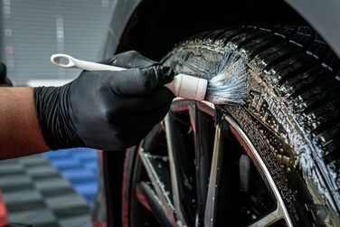 Автомобільний концентрат 'Pure Black Tire Cleaner 1 л - Ефективний догляд за шинами автомобіля - Очищувач шин Видаляє бруд і знежирює поверхню