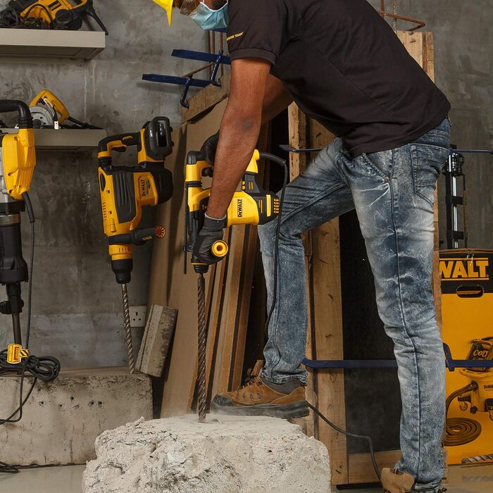 Комбінований перфоратор DEWALT SDS-plus 30 мм 950 Вт